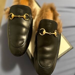 Gucci Princeton Leather slipper with fur.